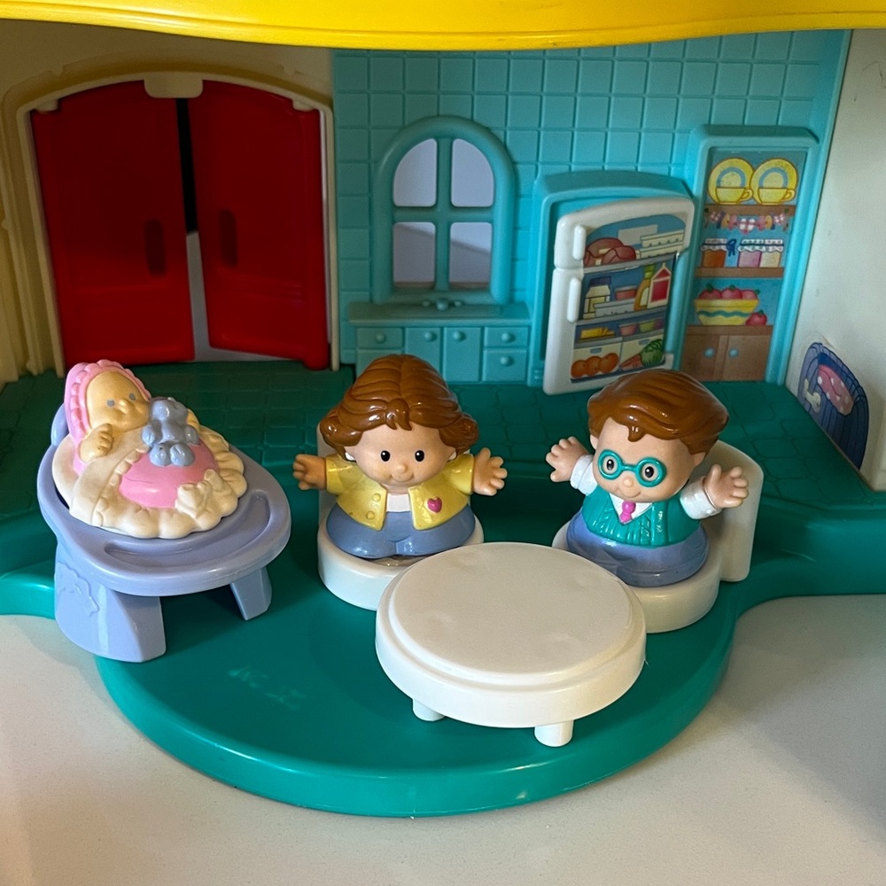 Fisher-Price LIttle People Dollhouse with people and accessories, 1996-97 model - Picture 14 of 15